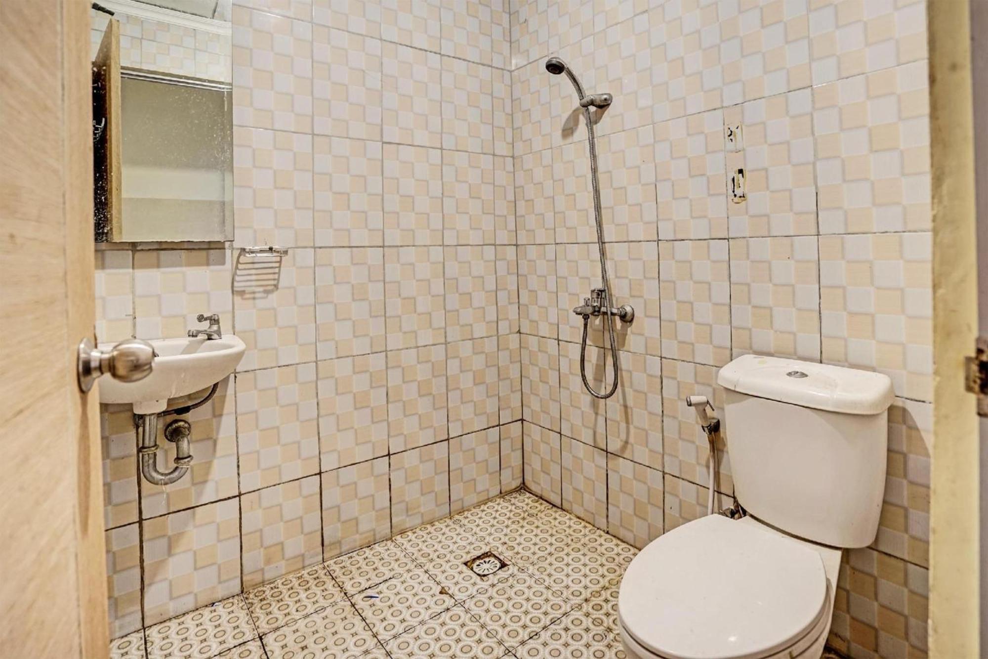 Hotel O Angkatan 45 Near Istana Gubernur Formerly Maleo Hotel Palembang Ngoại thất bức ảnh